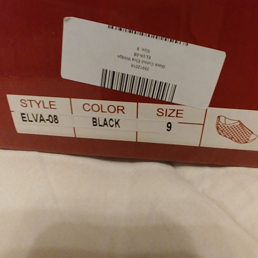Shoes - Picture 4 of 4